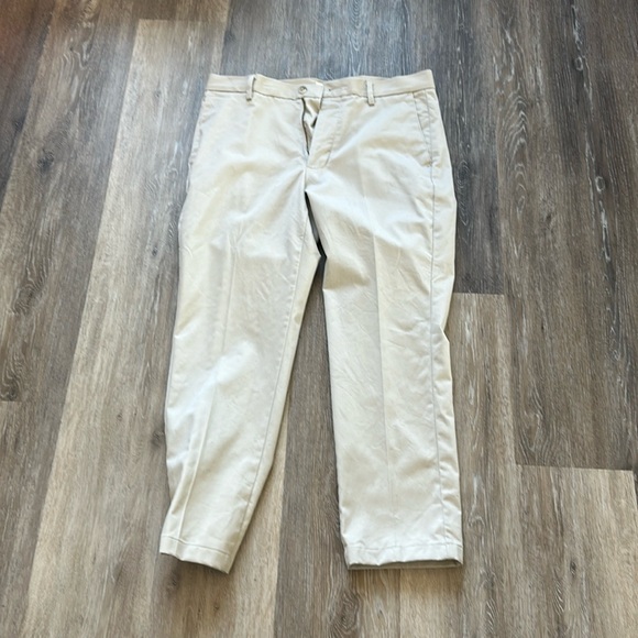 Pleated, Light Tan Dockers - 32 x 29 Slim Fit - Picture 1 of 3